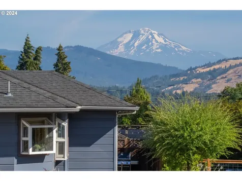 814 17th Street Hood River OR 97031