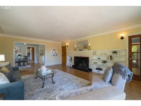 814 17th Street Hood River OR 97031