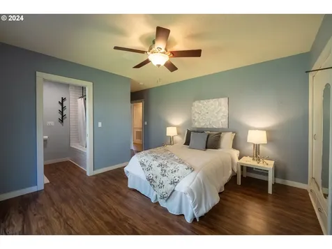 814 17th Street Hood River OR 97031