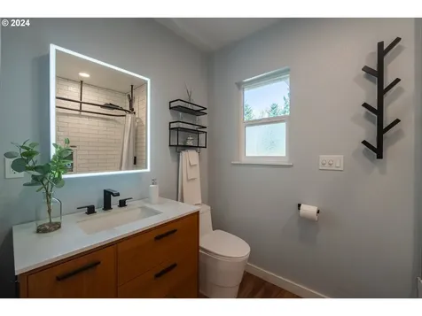 814 17th Street Hood River OR 97031