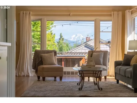 814 17th Street Hood River OR 97031