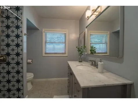 814 17th Street Hood River OR 97031