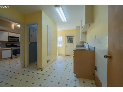 814 17th Street Hood River OR 97031