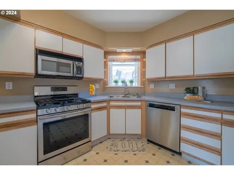 814 17th Street Hood River OR 97031