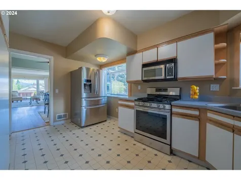 814 17th Street Hood River OR 97031