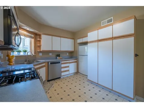 814 17th Street Hood River OR 97031