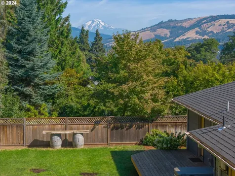 814 17th Street Hood River OR 97031