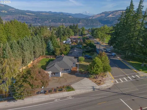 814 17th Street Hood River OR 97031
