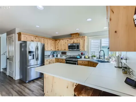 887 E 16th Street Lafayette OR 97127