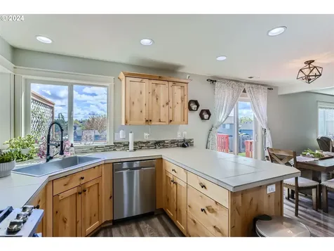 887 E 16th Street Lafayette OR 97127
