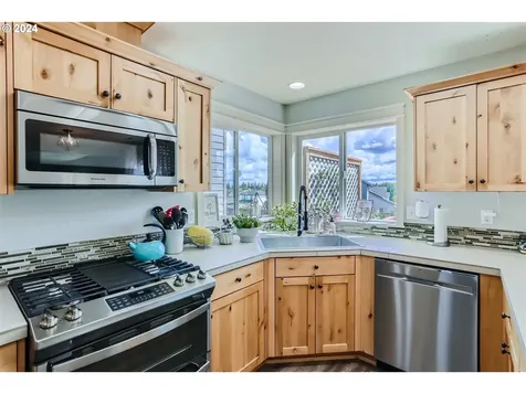 887 E 16th Street Lafayette OR 97127
