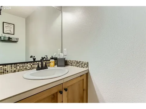 887 E 16th Street Lafayette OR 97127