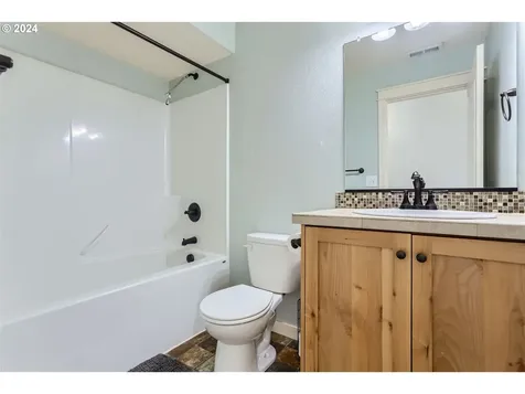 887 E 16th Street Lafayette OR 97127