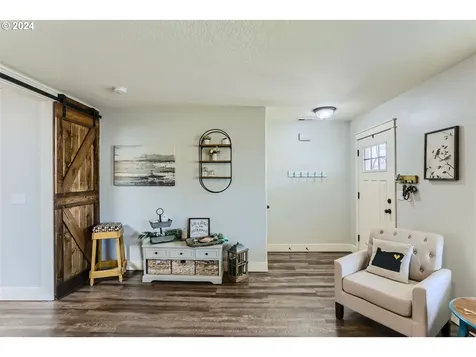 887 E 16th Street Lafayette OR 97127