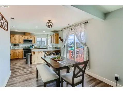 887 E 16th Street Lafayette OR 97127