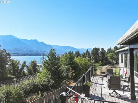 220 NE Lower Basso Circle Stevenson WA 98648