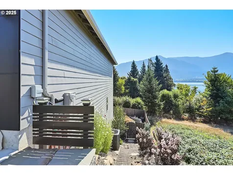 220 NE Lower Basso Circle Stevenson WA 98648