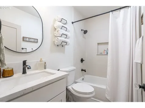6105 N Delaware Avenue Portland OR 97217