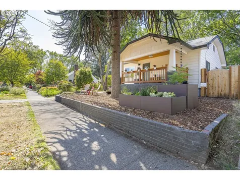 6105 N Delaware Avenue Portland OR 97217