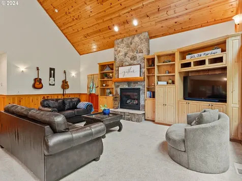 24952 E Bright Avenue Welches OR 97067
