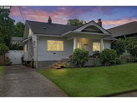 1030 Ne Floral Place Portland OR 97232