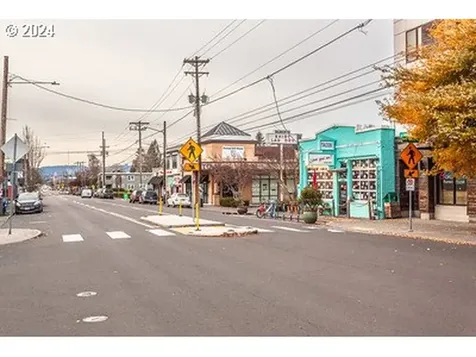 1725 SE 50th Avenue Portland OR 97215