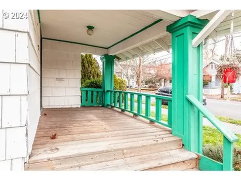 1725 SE 50th Avenue Portland OR 97215