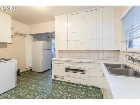 1725 SE 50th Avenue Portland OR 97215