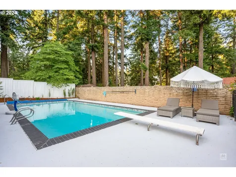 524 Ne 148th Avenue Portland OR 97230