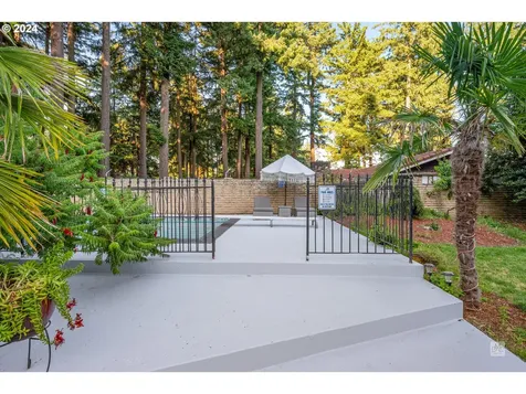 524 Ne 148th Avenue Portland OR 97230
