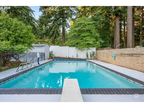 524 Ne 148th Avenue Portland OR 97230