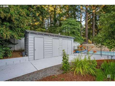 524 Ne 148th Avenue Portland OR 97230