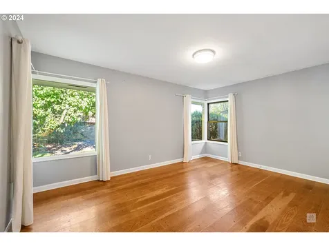 524 Ne 148th Avenue Portland OR 97230