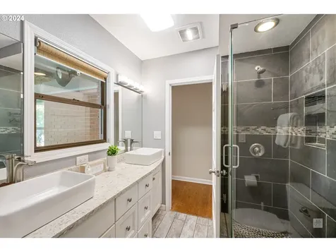 524 Ne 148th Avenue Portland OR 97230