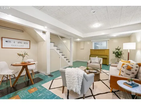 524 Ne 148th Avenue Portland OR 97230