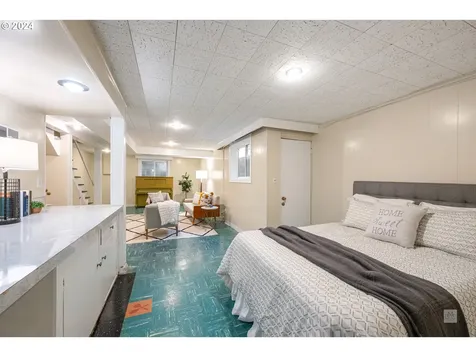 524 Ne 148th Avenue Portland OR 97230