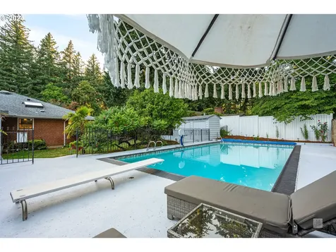 524 Ne 148th Avenue Portland OR 97230
