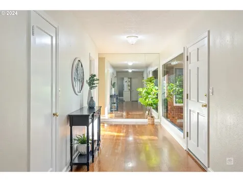 524 Ne 148th Avenue Portland OR 97230