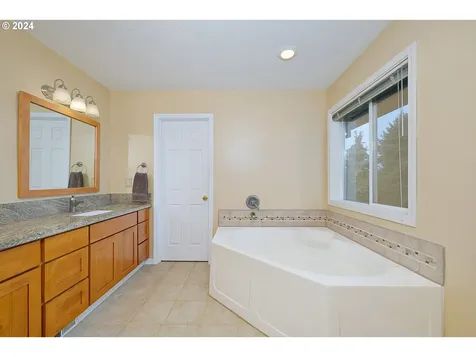 9335 SW Quinault Lane Tualatin OR 97062