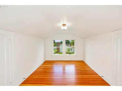 126 Se 52nd Avenue Portland OR 97215
