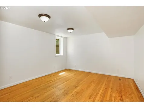 126 Se 52nd Avenue Portland OR 97215