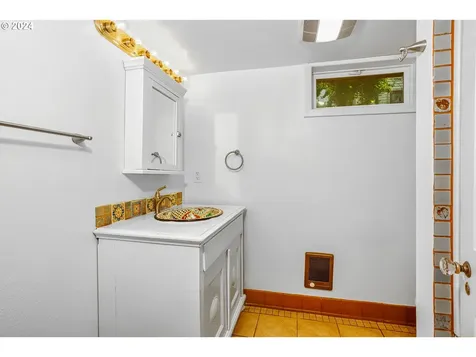 126 Se 52nd Avenue Portland OR 97215