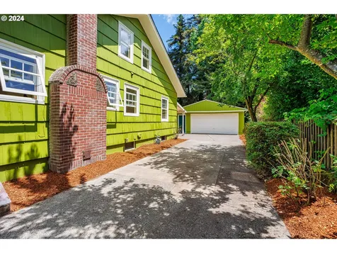 126 Se 52nd Avenue Portland OR 97215