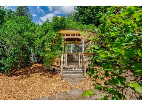126 Se 52nd Avenue Portland OR 97215