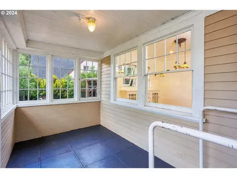 126 Se 52nd Avenue Portland OR 97215