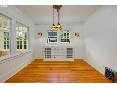 126 Se 52nd Avenue Portland OR 97215