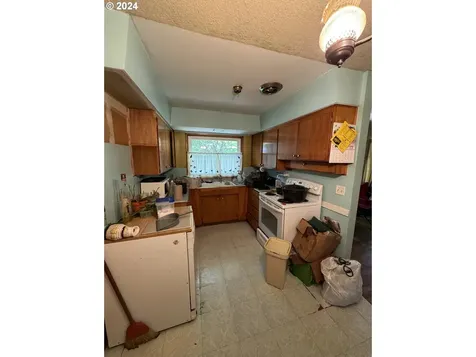 1542 Se 84th Avenue Portland OR 97216
