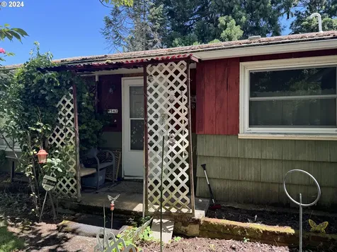 1542 Se 84th Avenue Portland OR 97216
