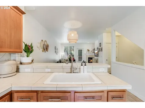 7898 Sw Pickleweed Lane Portland OR 97224