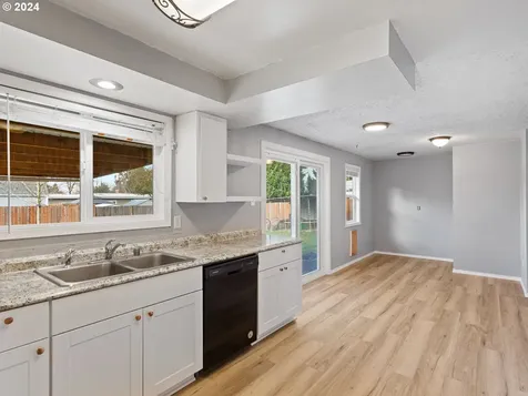 2705 NW 104th Street Vancouver WA 98685